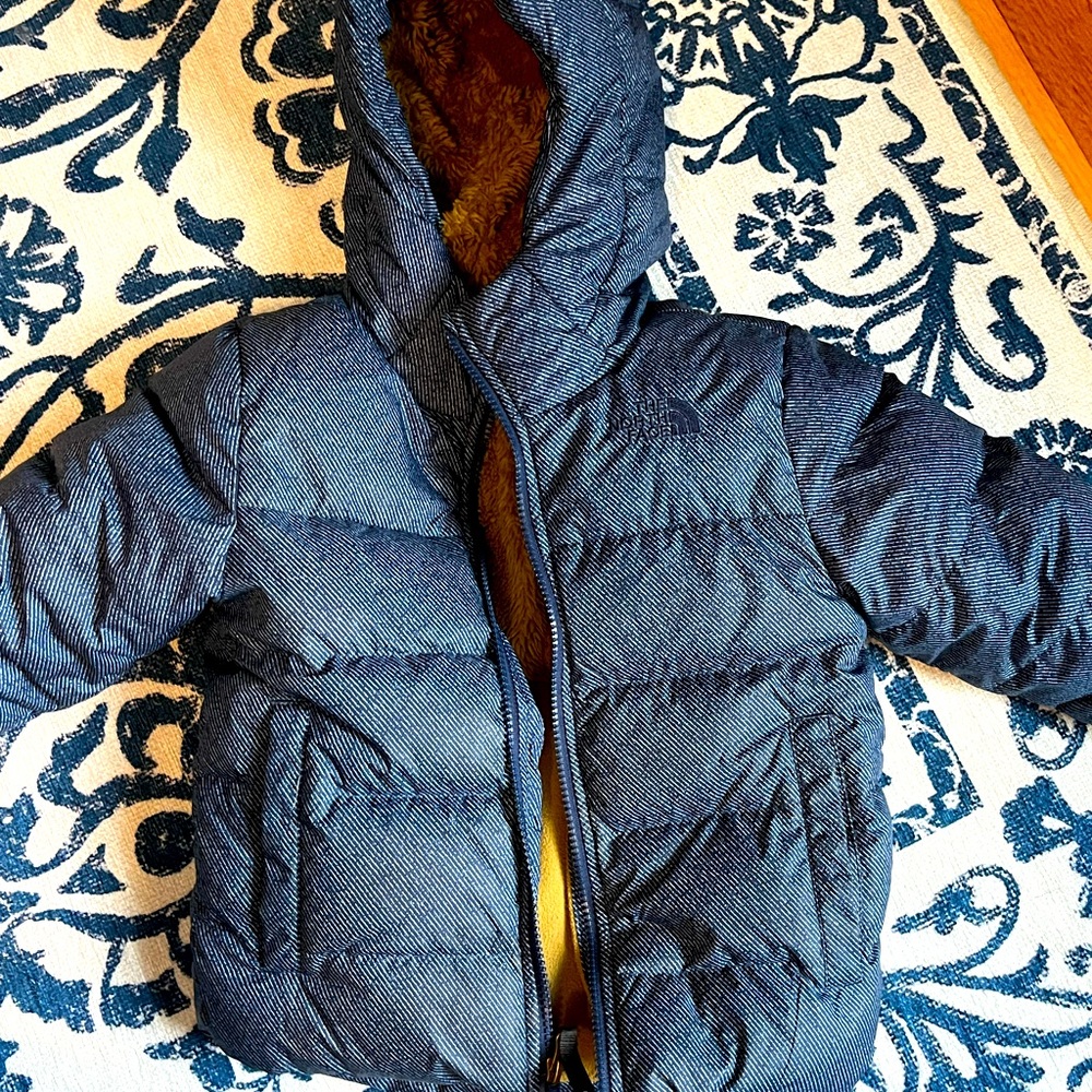 Blue northface winter coat for boys size 6